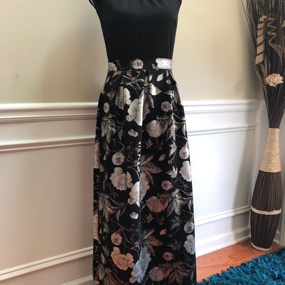 Maxi Dress - Picture 2 of 3